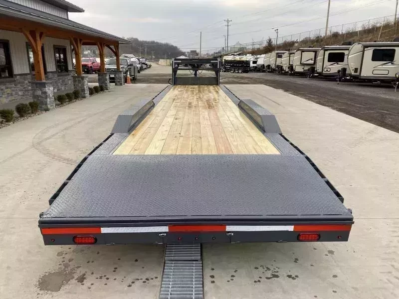 2026 Lamar Trailers Car / Racing Trailer 21000 GVW 102x40' Gooseneck Car Hauler Trailer 21000# GVW GH8024037 - Image 4