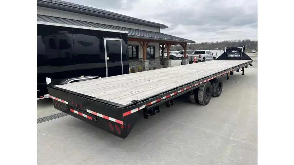 2022 Iron Bull 102" x 40' Gooseneck Deckover Flatbed Trailer - Image 3