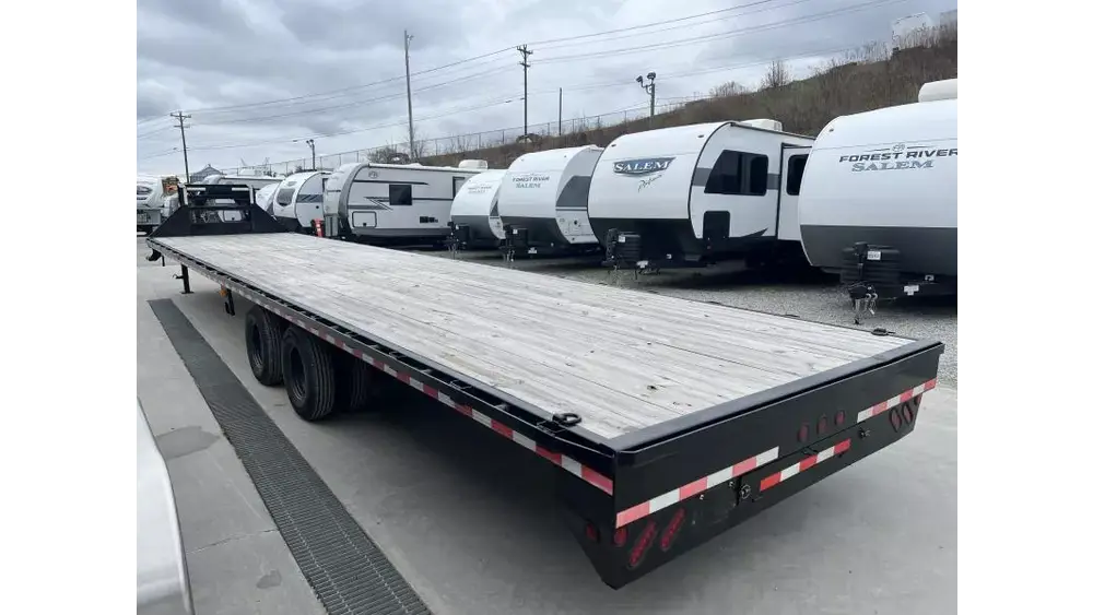 2022 Iron Bull 102" x 40' Gooseneck Deckover Flatbed Trailer - Image 5
